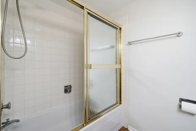 $2,000 | 1255 North Sterling Avenue, Unit 206, Palatine, IL 60067