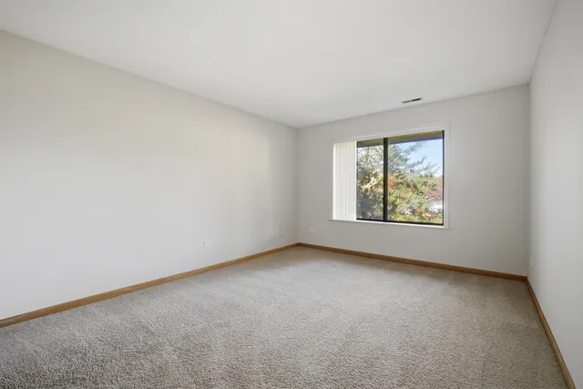 $2,000 | 1255 North Sterling Avenue, Unit 206, Palatine, IL 60067