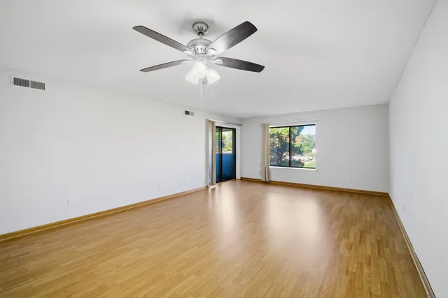 $2,000 | 1255 North Sterling Avenue, Unit 206, Palatine, IL 60067