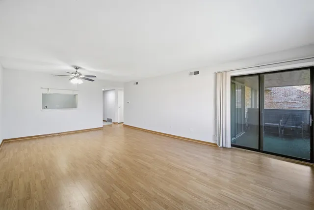 $2,000 | 1255 North Sterling Avenue, Unit 206, Palatine, IL 60067