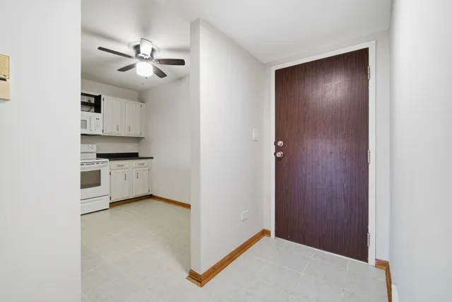 $2,000 | 1255 North Sterling Avenue, Unit 206, Palatine, IL 60067