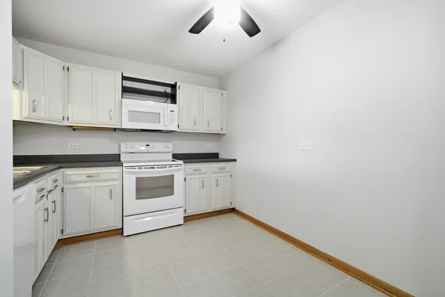 $2,000 | 1255 North Sterling Avenue, Unit 206, Palatine, IL 60067