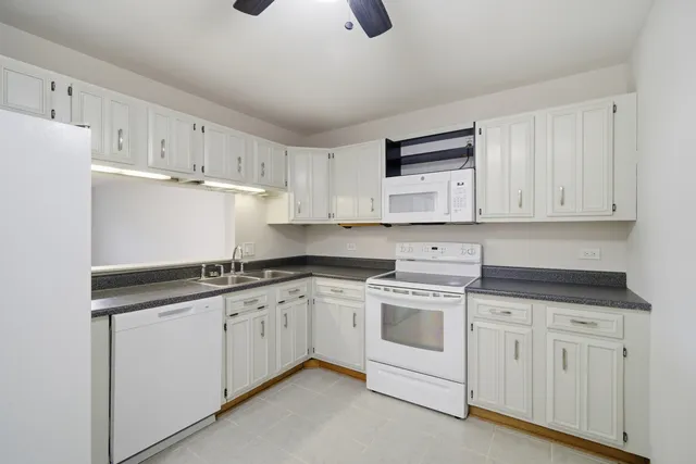 $2,000 | 1255 North Sterling Avenue, Unit 206, Palatine, IL 60067