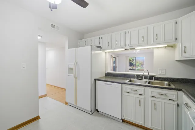 $2,000 | 1255 North Sterling Avenue, Unit 206, Palatine, IL 60067