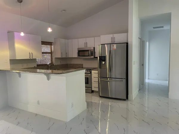 $2,995 | 6021 180th Avenue North, Unit GUEST HOUSE), Loxahatchee, FL 33470