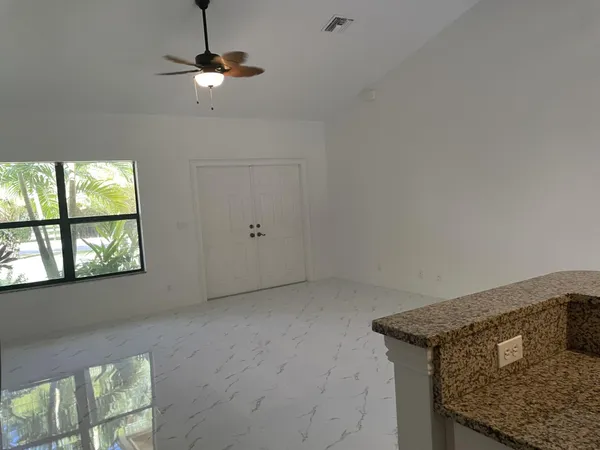 $2,995 | 6021 180th Avenue North, Unit GUEST HOUSE), Loxahatchee, FL 33470