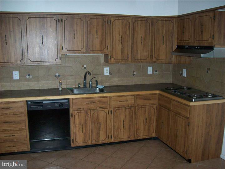 1009 Glen Road Wallingford, PA 19086 - Photo 2 of 23 Kitchen