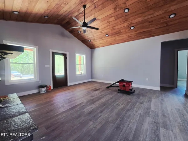 $475,000 | 186 Short Leaf Lane, Oneida, TN 37841
