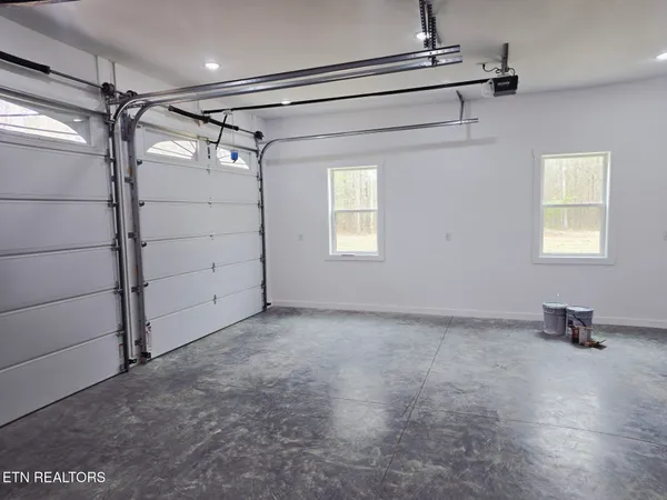$475,000 | 186 Short Leaf Lane, Oneida, TN 37841
