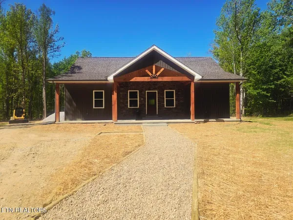 $475,000 | 186 Short Leaf Lane, Oneida, TN 37841