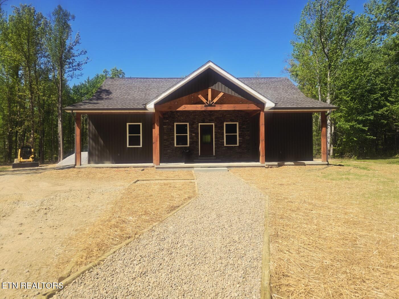 186 Short Leaf Lane Oneida, TN 37841 - Photo 2 of 41 20260423_111351