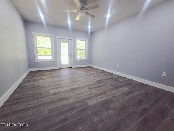 $475,000 | 186 Short Leaf Lane, Oneida, TN 37841