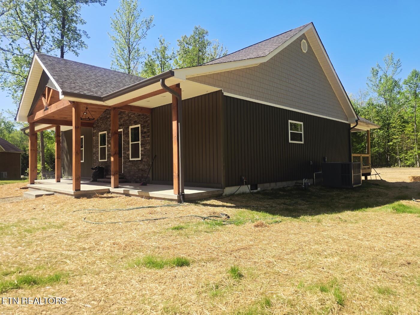 186 Short Leaf Lane Oneida, TN 37841 - Photo 3 of 41 20260423_111423