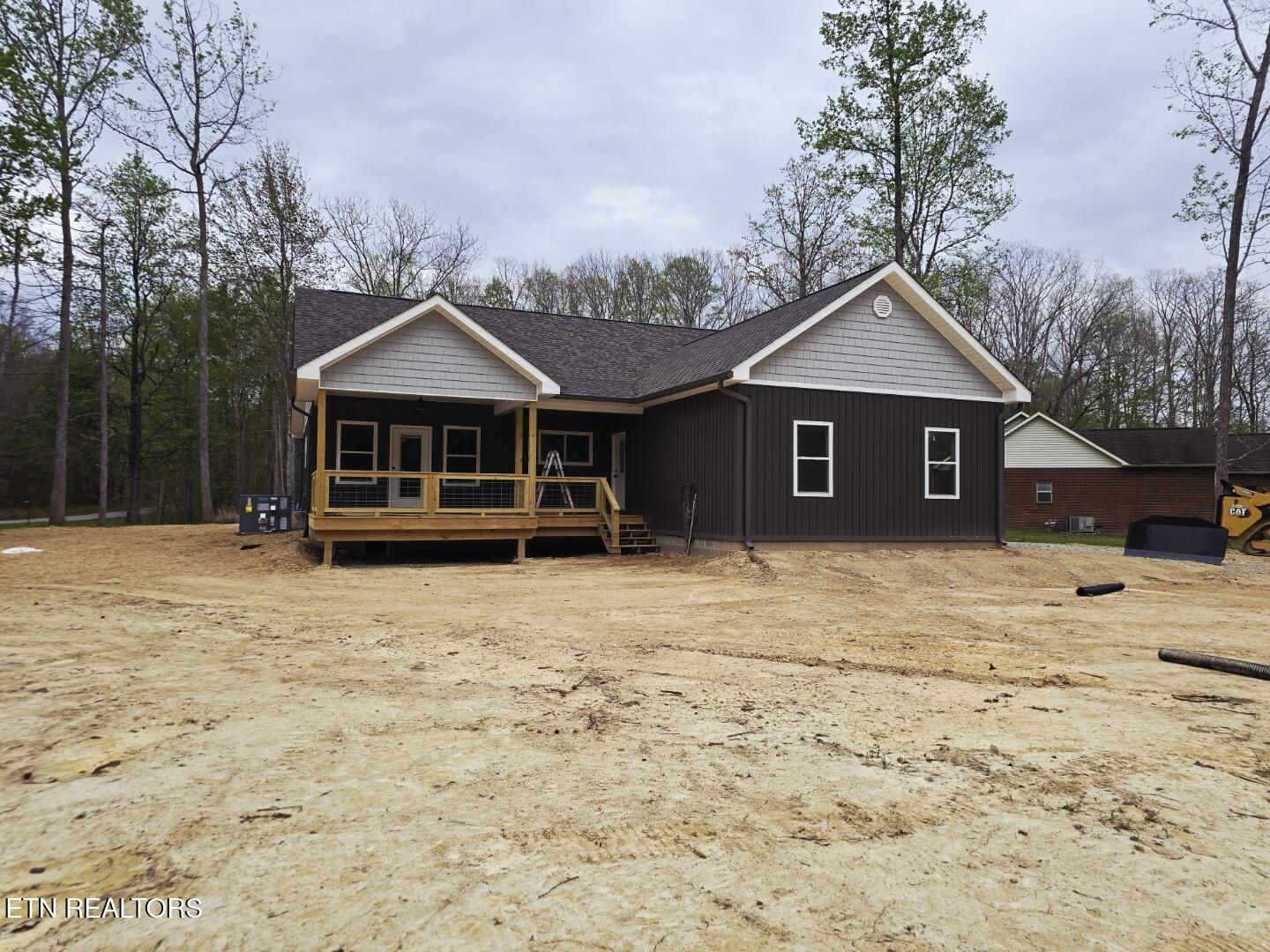 186 Short Leaf Lane Oneida, TN 37841 - Photo 8 of 41 20260413_142411