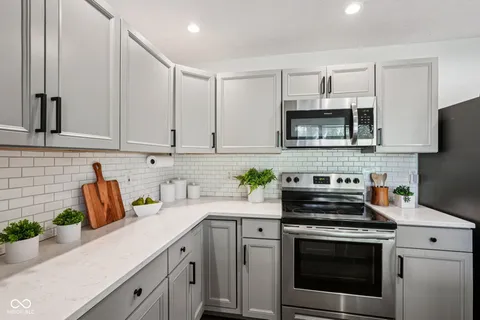 $415,000 | 5506 Kessler Blvd Drive North, Indianapolis, IN 46222