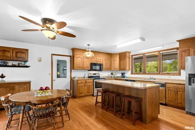 $349,900 | 606 Thatcher Lane, Metamora, IL 61548