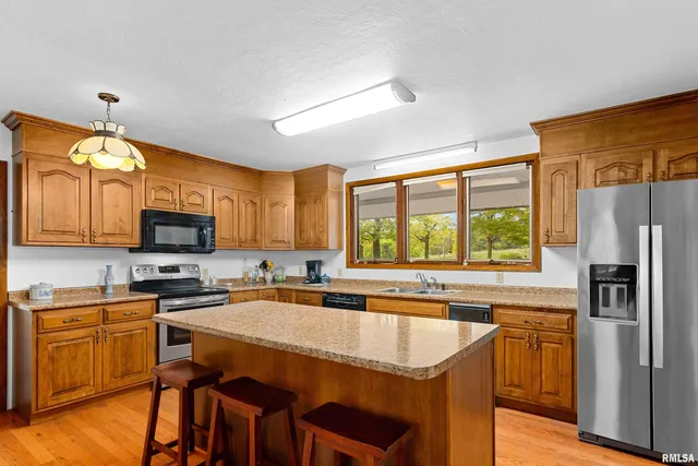 $349,900 | 606 Thatcher Lane, Metamora, IL 61548