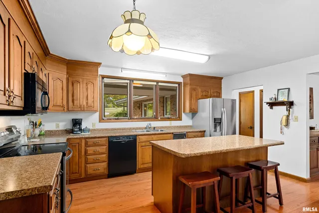 $349,900 | 606 Thatcher Lane, Metamora, IL 61548