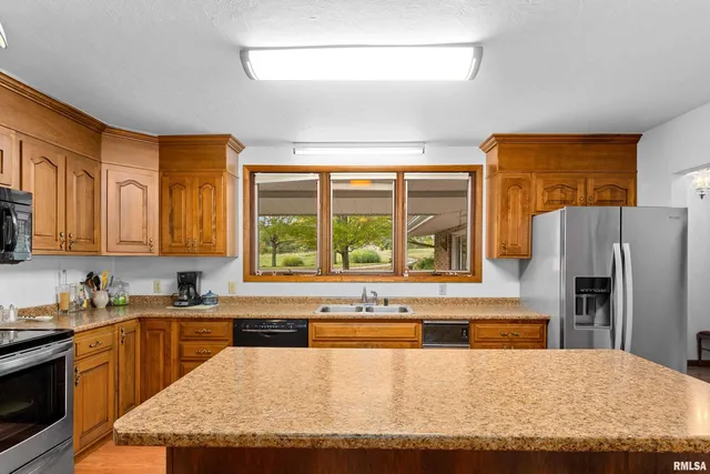 $349,900 | 606 Thatcher Lane, Metamora, IL 61548