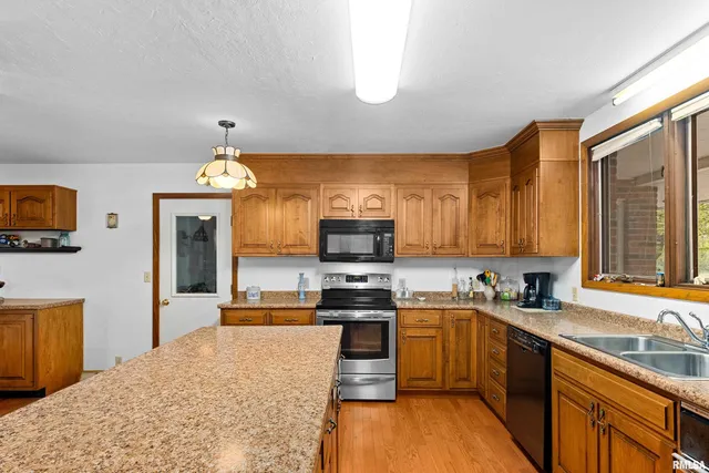 $349,900 | 606 Thatcher Lane, Metamora, IL 61548