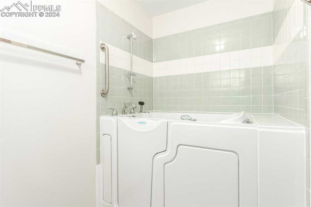 3955 Saddle Rock Road Colorado Springs, CO 80918 - Photo 25 of 45 a utility room with dryer and washer