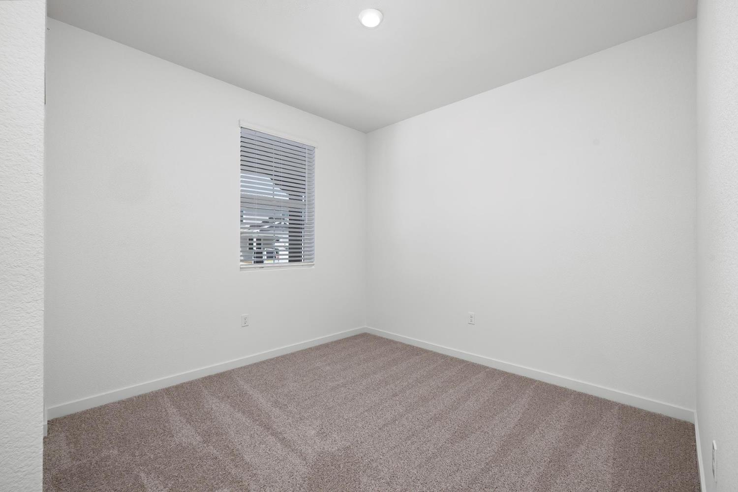 816 Chatham Lane Patterson, CA 95363 - Photo 13 of 15 an empty room with a window