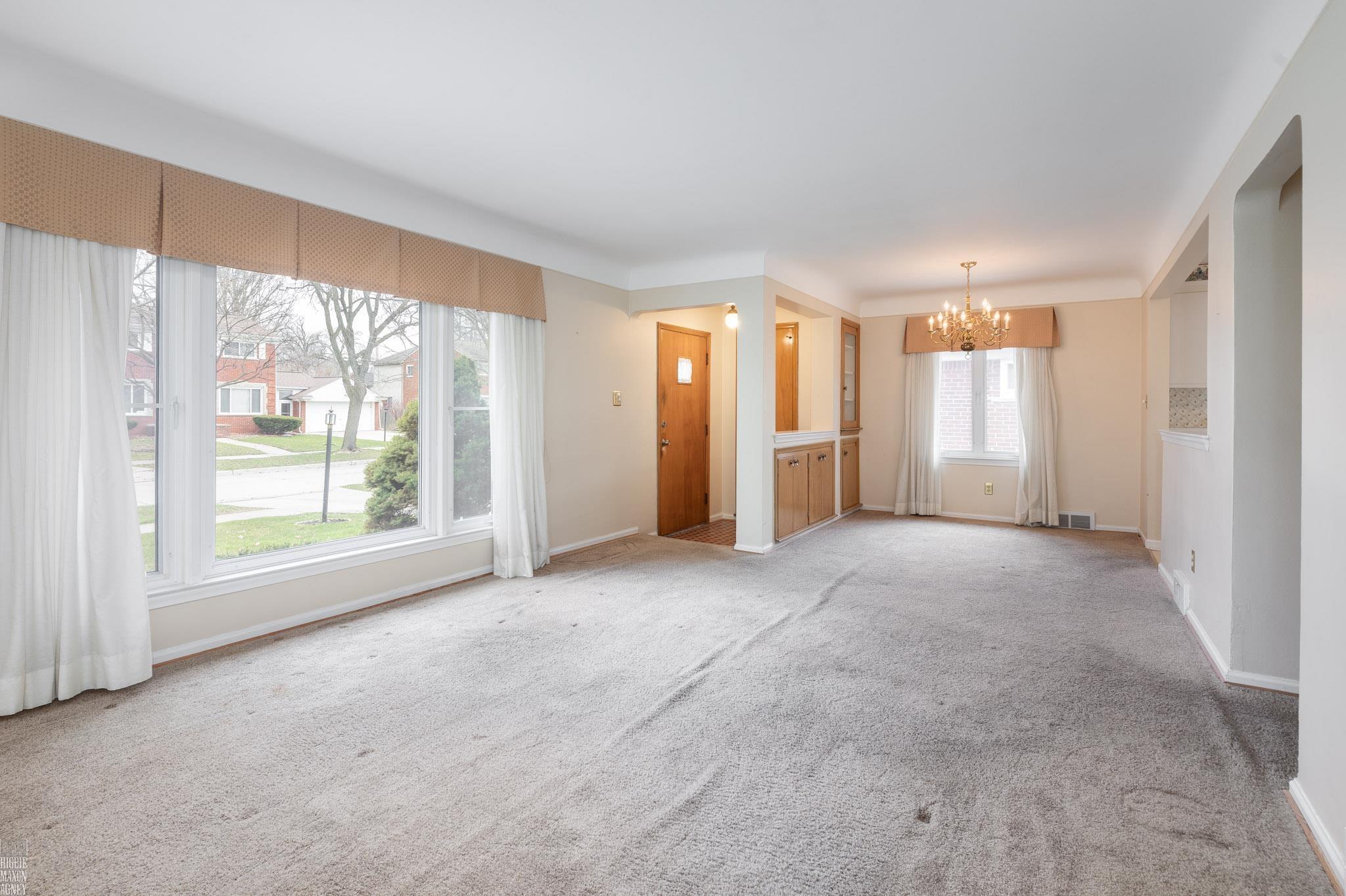 1831 Prestwick Road Grosse Pointe, MI 48236 - Photo 8 of 26 50137787-cd2879e4-b768-4160-8888-aa55d60aaaf1.JPG