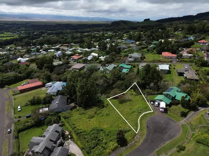 an aerial view of a tennis court