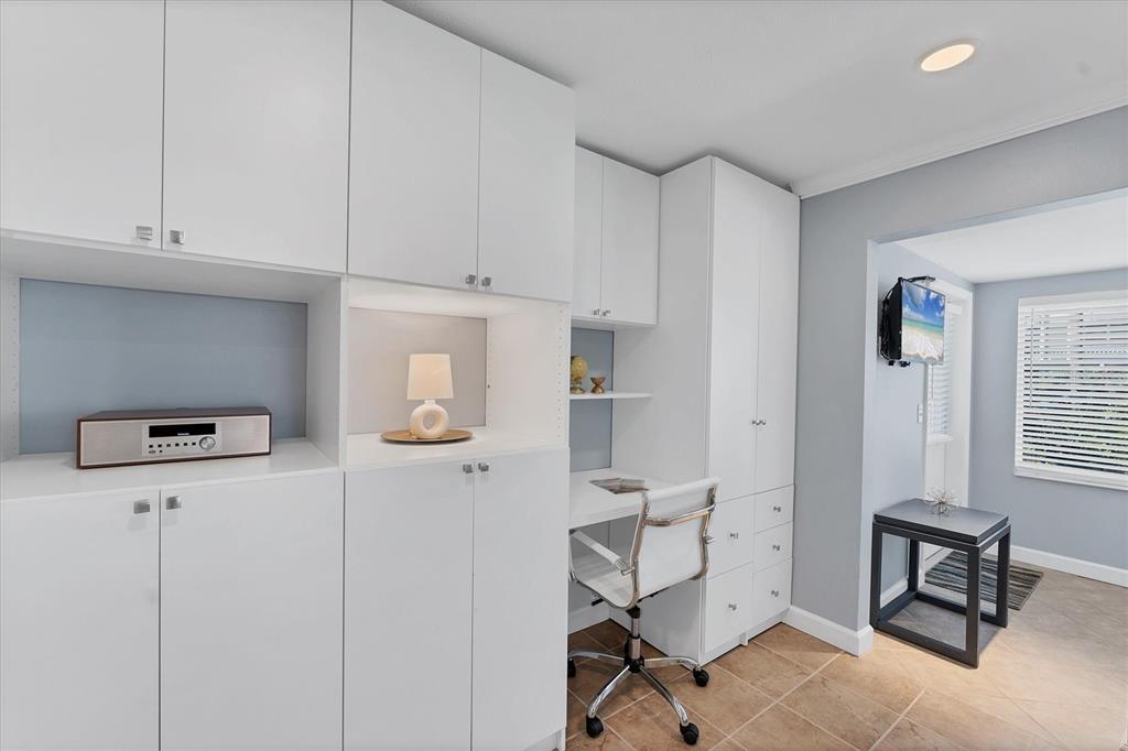 527 Sutton Place Longboat Key, FL 34228 - Photo 25 of 88