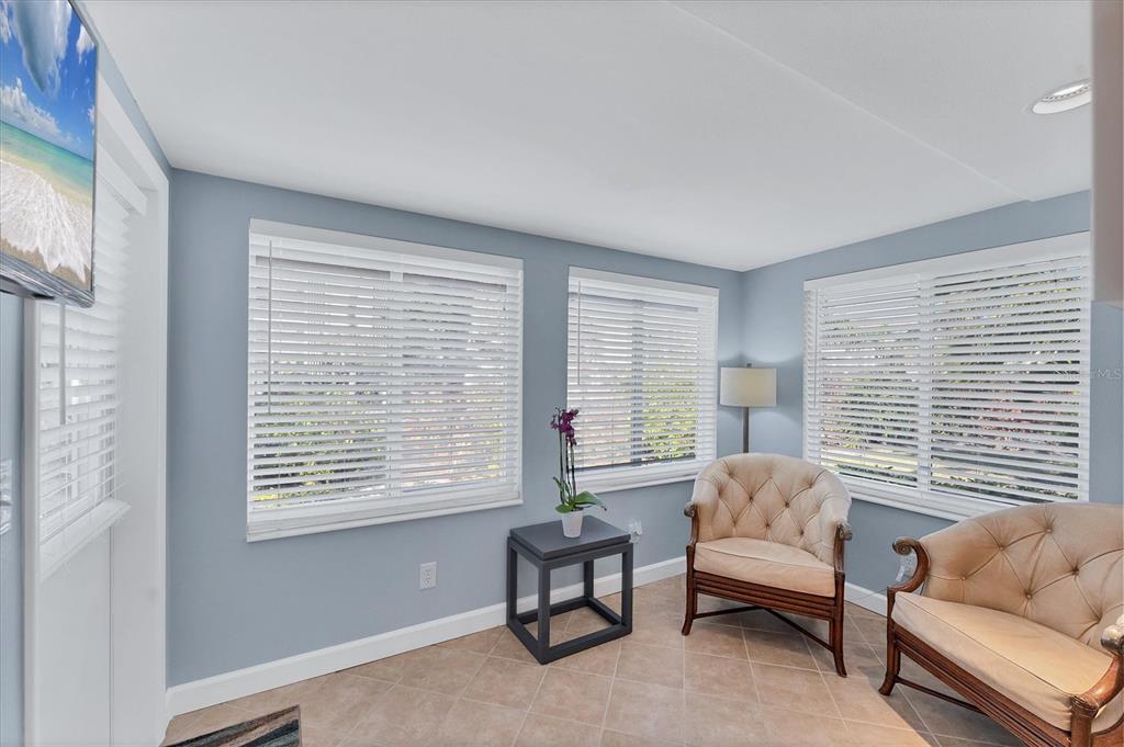 527 Sutton Place Longboat Key, FL 34228 - Photo 27 of 88 a living room with furniture and a window