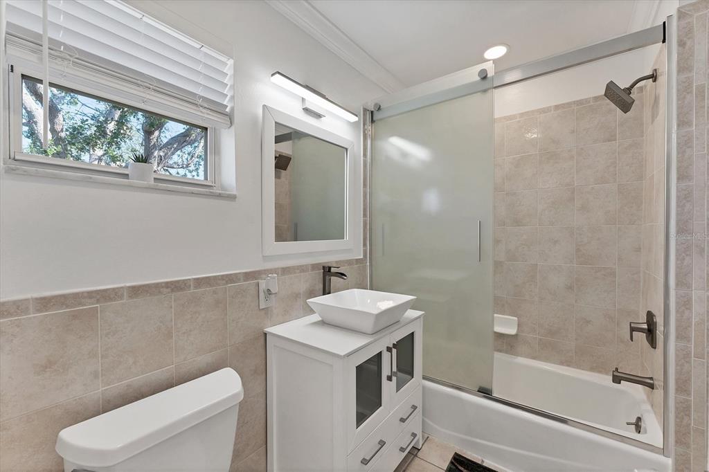 527 Sutton Place Longboat Key, FL 34228 - Photo 35 of 88