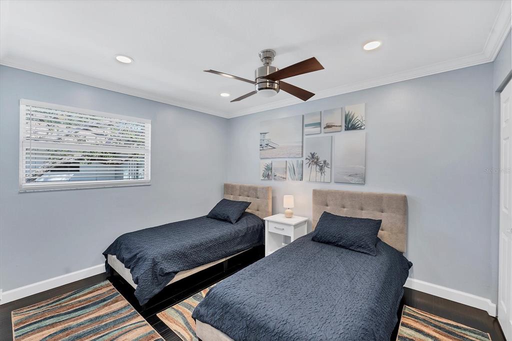 527 Sutton Place Longboat Key, FL 34228 - Photo 39 of 88