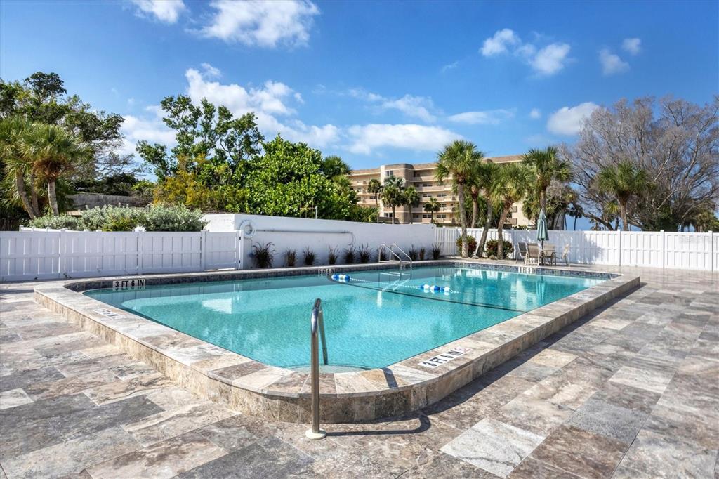 527 Sutton Place Longboat Key, FL 34228 - Photo 52 of 88