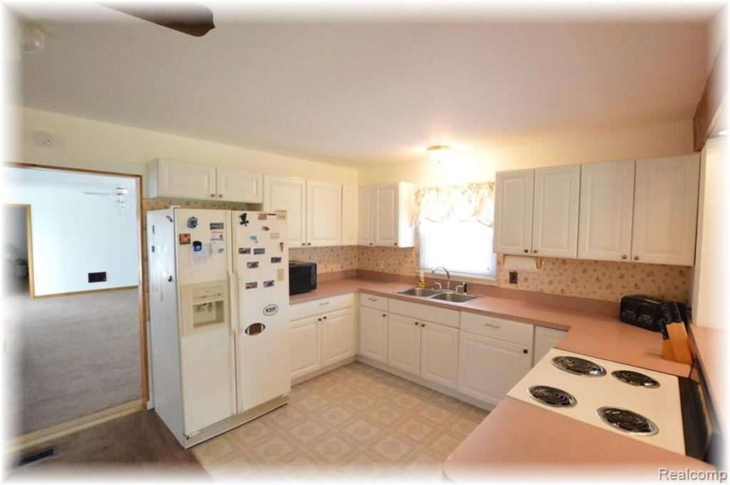 3212 Avon Manor Road Rochester Hills, MI 48307 - Photo 10 of 41