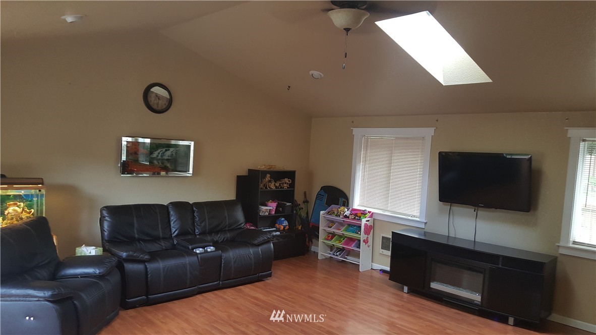 1606 Diamond Road Southeast Lacey, WA 98503 - Photo 4 of 11 Gallery Image 4