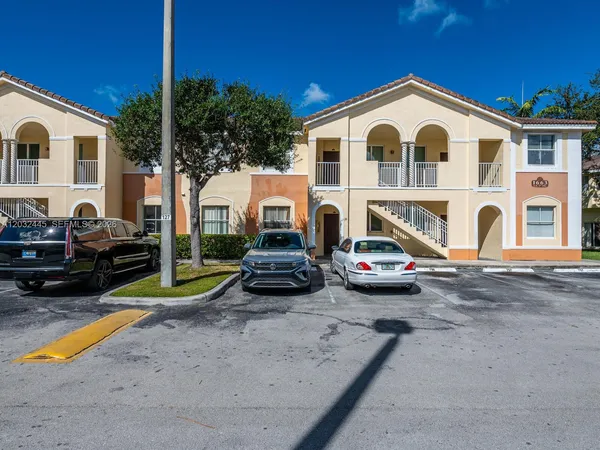 $2,300 | 1663 Southeast 27th Drive, Unit 108, Homestead, FL 33035