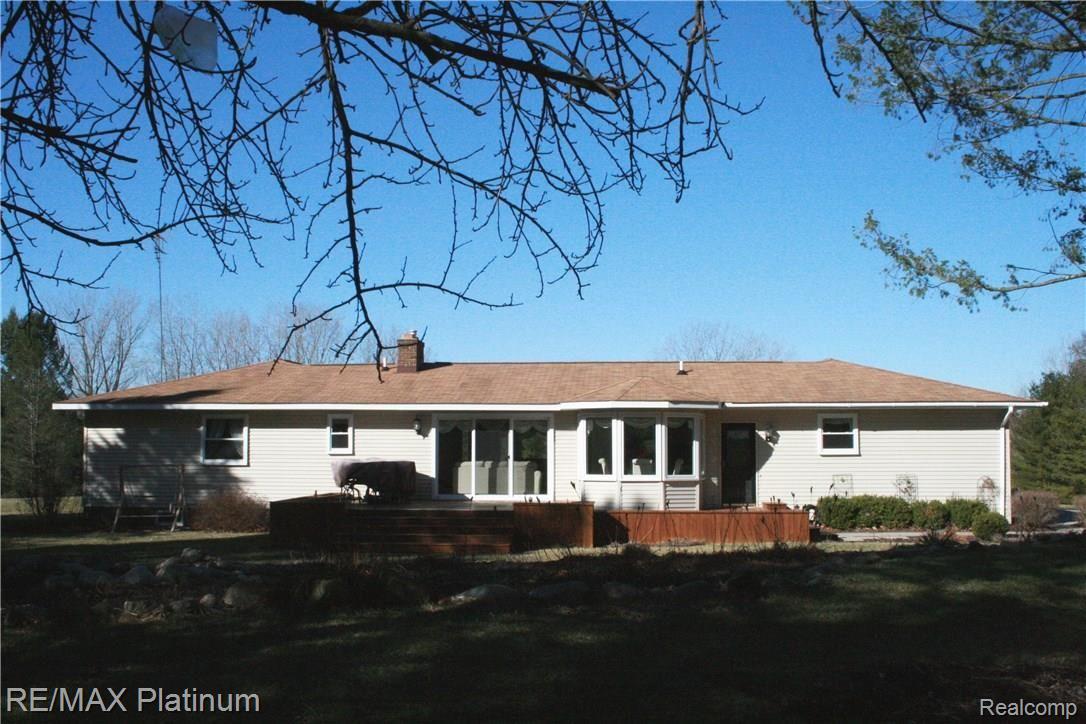 1037 Pine Ridge Road Milford, MI 48380 - Photo 4 of 21 IMG_2978.jpg