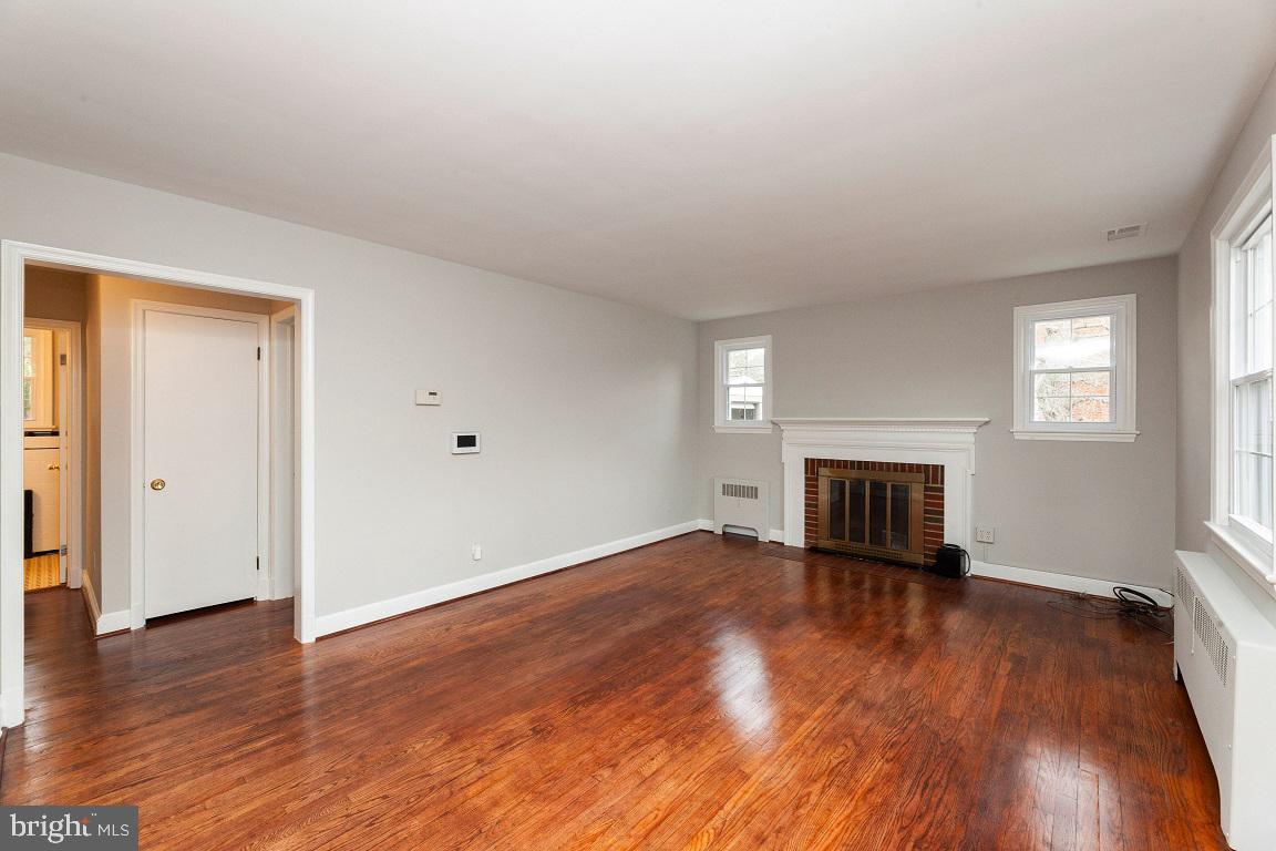 8205 Sonar Road Clinton, MD 20735 - Photo 7 of 39