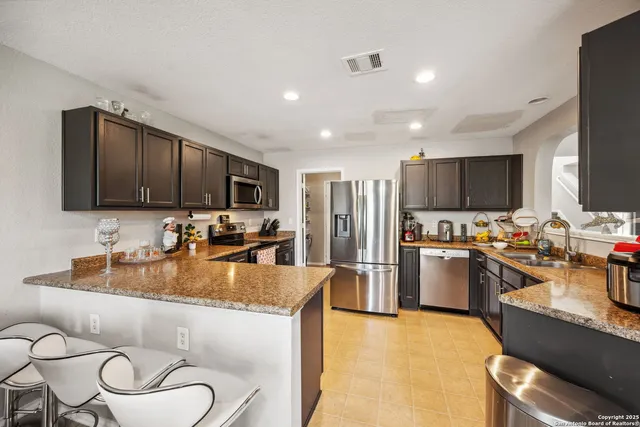 $2,400 | 8810 Mesa Vista, San Antonio, TX 78224