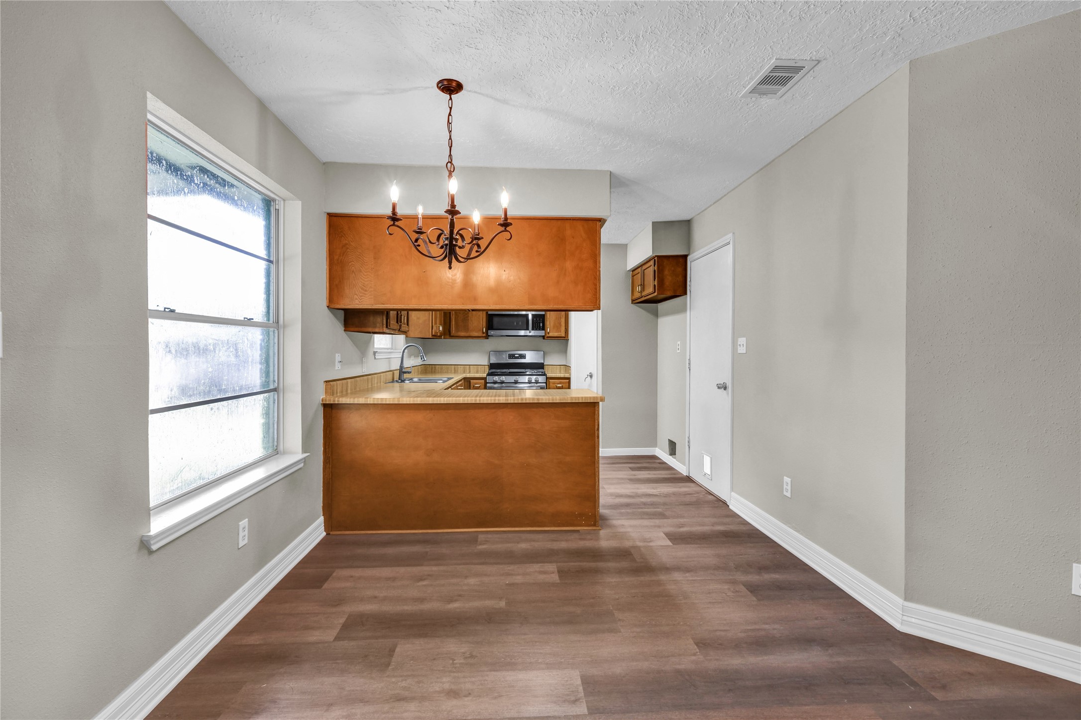 16 Ranch House Loop Angleton, TX 77515 - Photo 13 of 34 Gallery Image 13