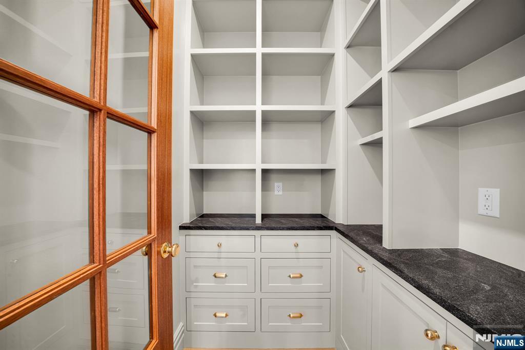 331 Martom Road Wyckoff, NJ 07481 - Photo 12 of 42 Gallery Image 12