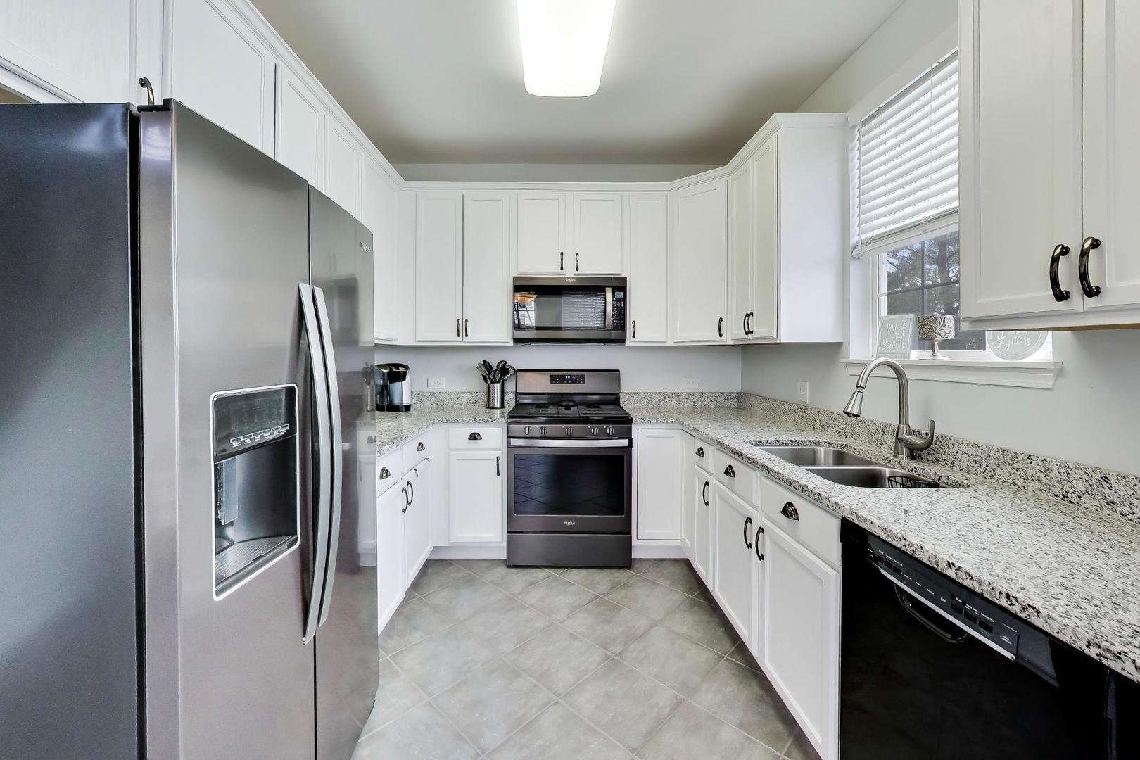 775 Pheasant Trail St. Charles, IL 60174 - Photo 10 of 39