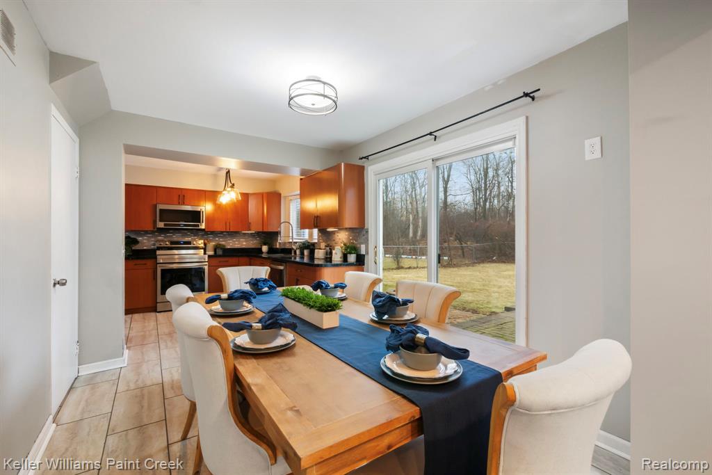 1811 Henbert Road West Bloomfield, MI 48324 - Photo 16 of 54 Gallery Image 16