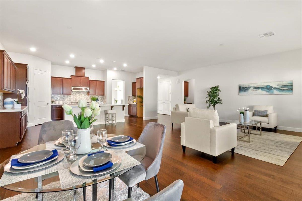7842 Cinnamon Way Gilroy, CA 95020 - Photo 23 of 51 a living room with furniture kitchen and a dining table