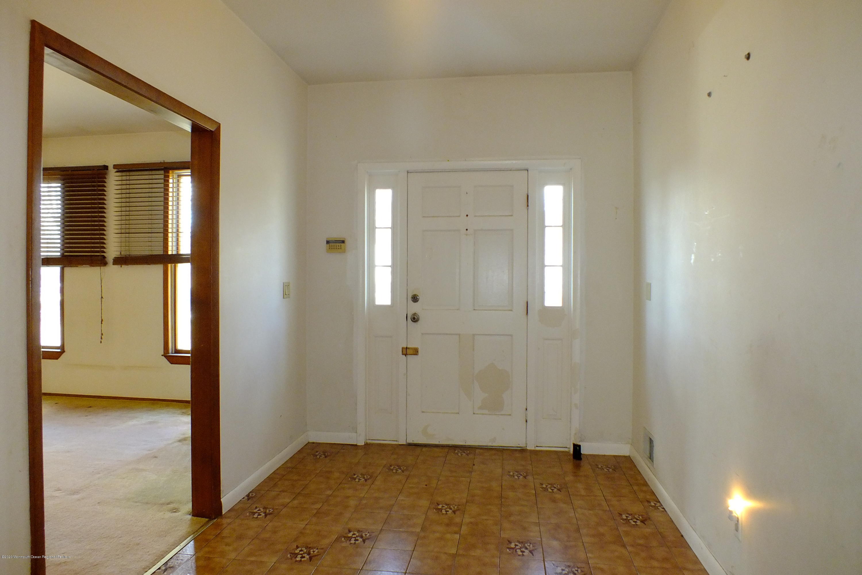 543 Line Road Holmdel, NJ 07733 - Photo 4 of 19 Foyer