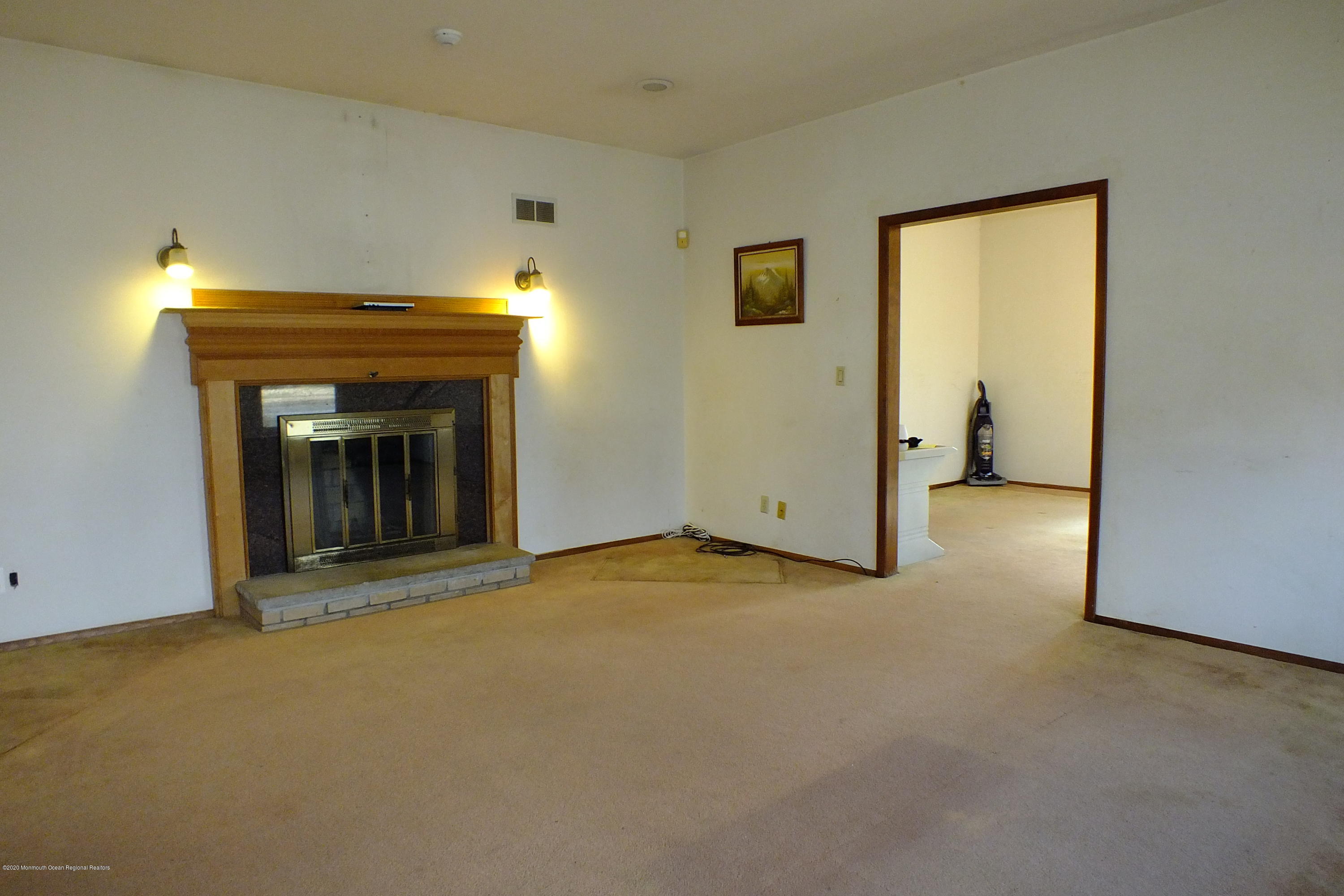 543 Line Road Holmdel, NJ 07733 - Photo 5 of 19 Living Room