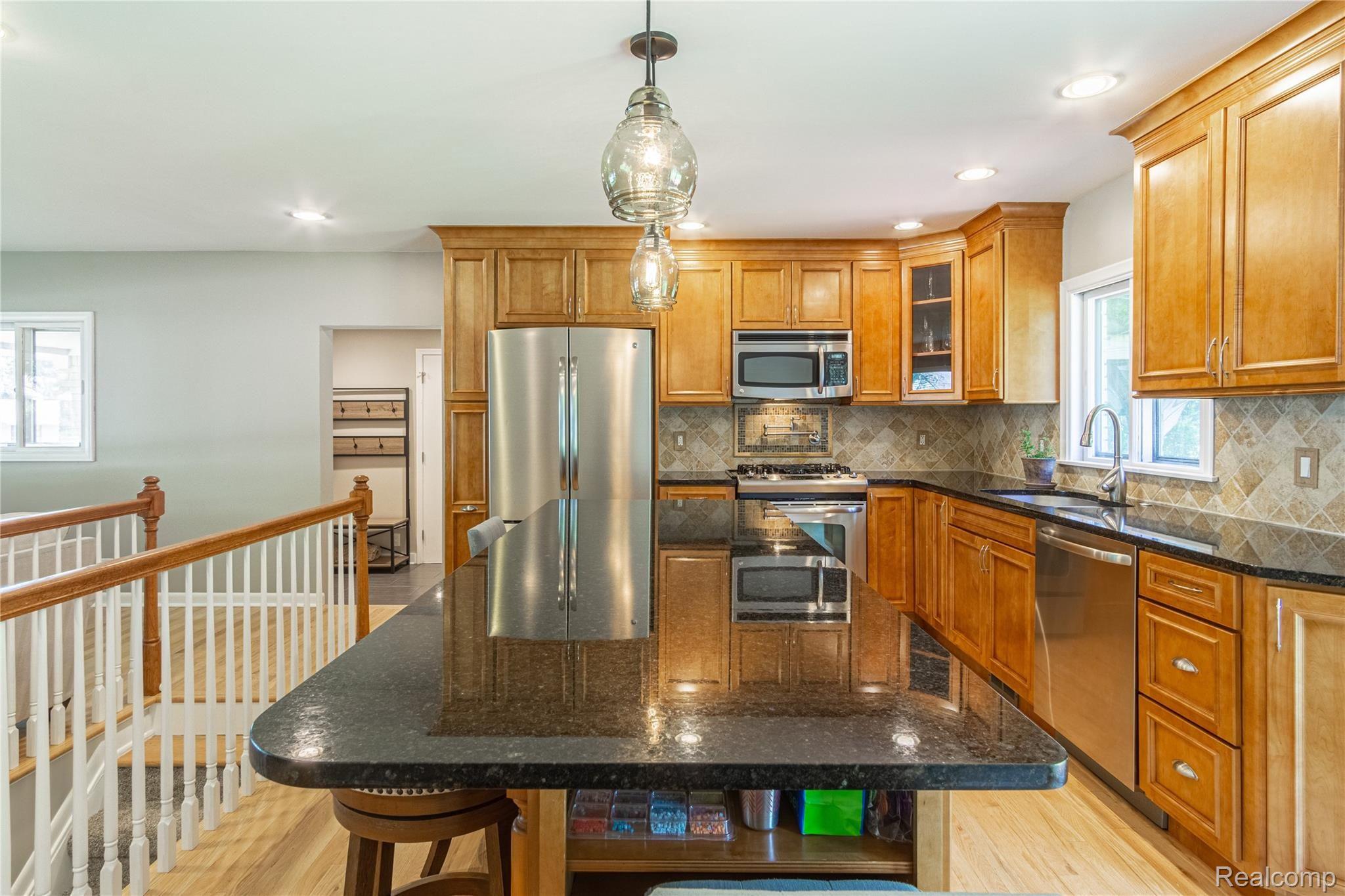 93 Texas Avenue Rochester, MI 48309 - Photo 9 of 39 Interiors (8 of 38).jpg