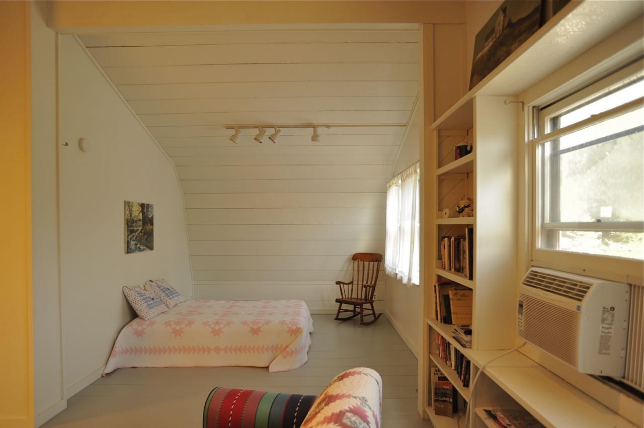 42 Blunt Road Egremont, MA 01230 - Photo 21 of 26 Guest house