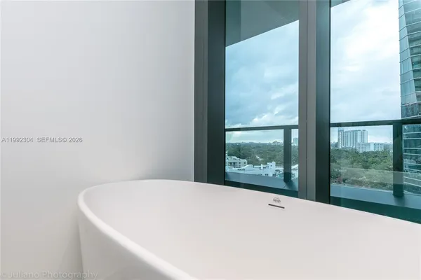 $6,500 | 1451 Brickell Avenue, Unit 905, Miami, FL 33131