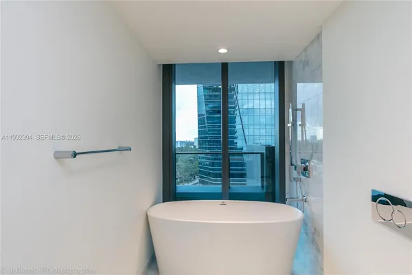 $6,500 | 1451 Brickell Avenue, Unit 905, Miami, FL 33131